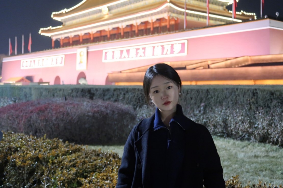 图片包含 户外, 草, 建筑, 人  AI 生成的内容可能不正确。