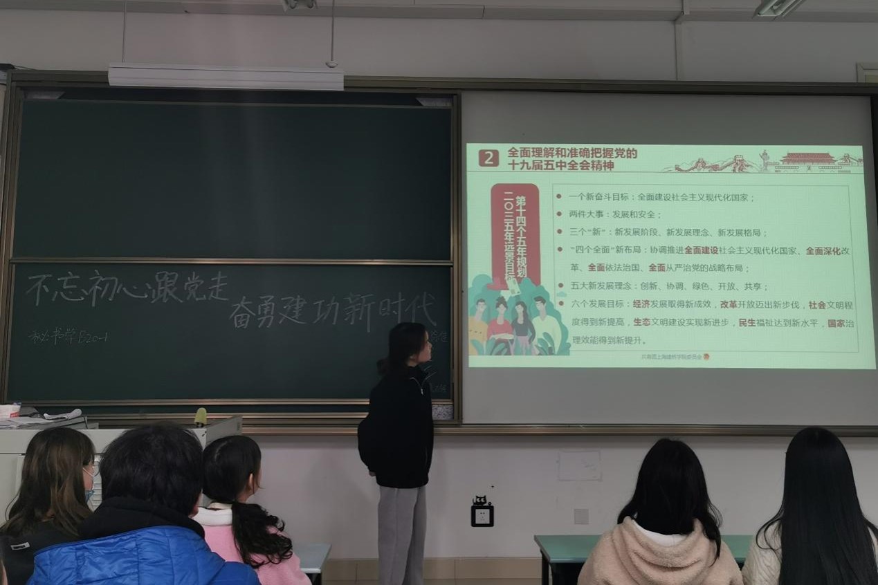 一群人在台上演讲  AI 生成的内容可能不正确。