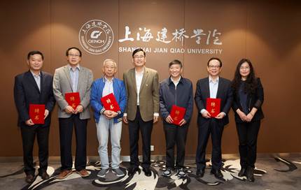 说明:D:\QWENDY\FINAL 专家团助推伟德国际1946源于英国布局新传媒+.doc\_72A2842.jpg